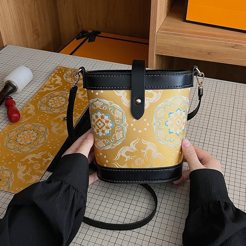Art Craft Bag - حقيبة محبوكة يدوية الصنع - حقيبة